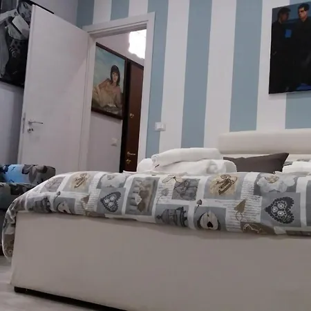 A Casa Dell'artista 3* 卡斯特尔达恰
